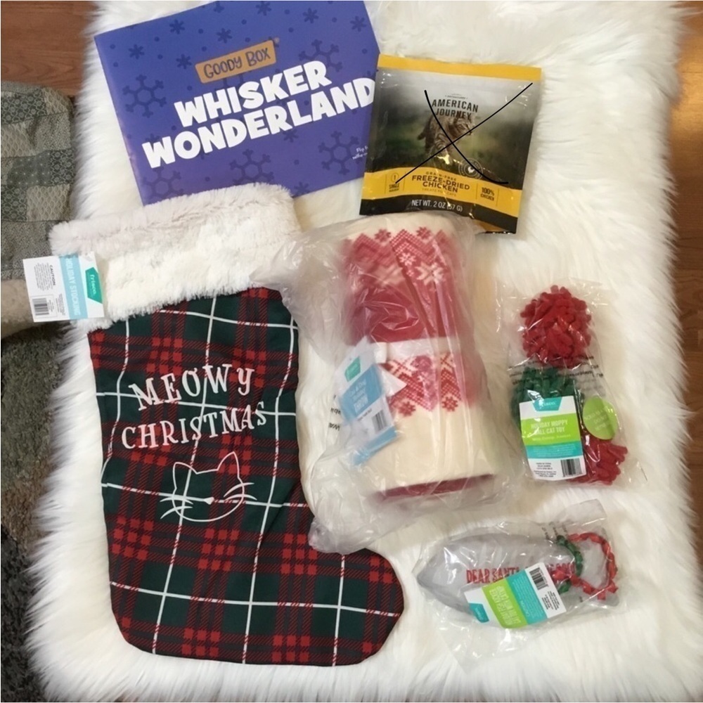 Chewy Whisker Wonderland Holiday Bundle Box for Cats 
New in box never o…